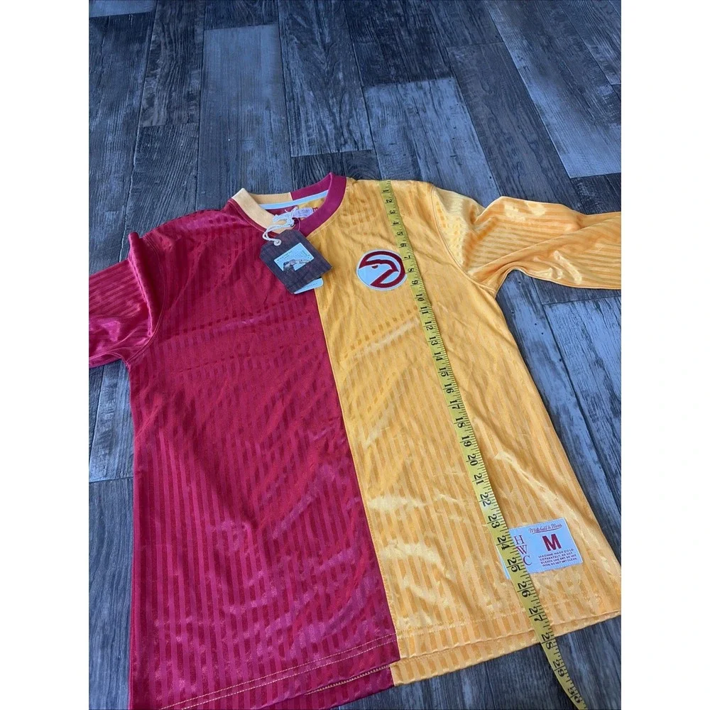 Men's Mitchell & Ness Yellow/Red Atlanta Hawks Long Sleeve Hardwood‎ Medium